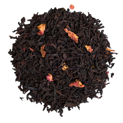 Liściasta herbata czarna Basilur Sweet Sakura z widocznymi płatkami róży, naturalnym aromatem sakury i wanilii.