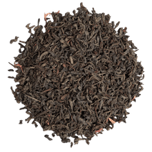 Susz czarnej herbaty Basilur Berry Twist z chabrem, granatem i aromatem dzikiej truskawki.