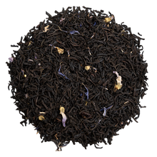 Przód zielonej metalowej puszki Basilur Tea Candle Green 75 g z bożonarodzeniowym wzorem