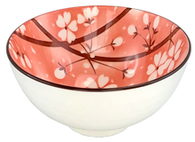 Ceramiczna czarka japońska o pojemności 280 ml w kolorze różowym, zdobiona motywem kwiatów wiśni.