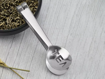 Metalowe szczypce do wyciskania herbaty ze stali nierdzewnej – widok z przodu.