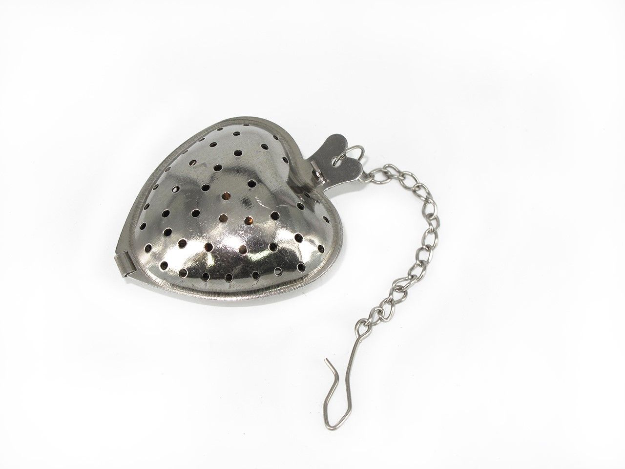Metalowy zaparzacz do herbaty w kształcie serduszka na łańcuszku