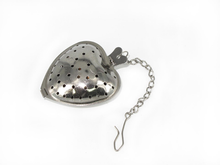 Metalowy zaparzacz do herbaty w kształcie serduszka na łańcuszku