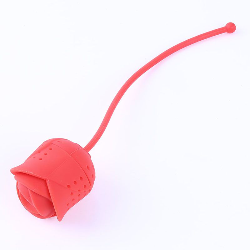 Zaparzacz silikonowy Czerwona Róża z otworami do parzenia herbaty.