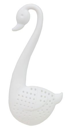 Zbliżenie na silikonowy zaparzacz w formie białego łabędzia z otworami na herbatę.