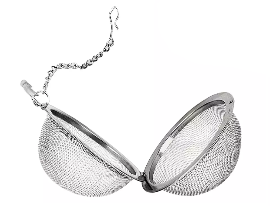 Otwarty zaparzacz kulka z drobną siatką do parzenia herbaty i ziół.