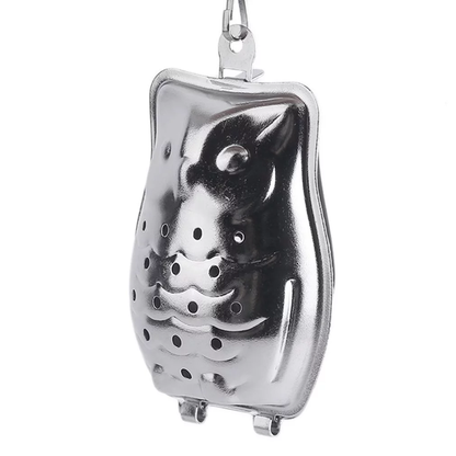 Zaparzacz metalowy w kształcie sowy z detalem piór i otworami filtrującymi.