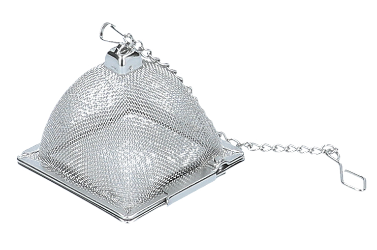 Metalowy zaparzacz do herbaty piramidka z łańcuszkiem w pozycji zamkniętej.