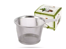 Stalowy zaparzacz do herbaty z uchwytem przedstawiony na białym tle z pudełkiem