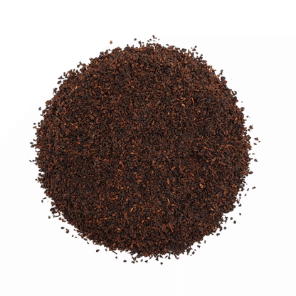 Liście czarnej herbaty cejlońskiej Kingsleaf English Breakfast widoczne z bliska.