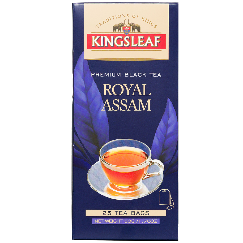 Herbata czarna Kingsleaf Royal Assam 25 saszetek, 50 g, front granatowego opakowania z filiżanką herbaty i logo Kingsleaf.
