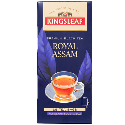Herbata czarna Kingsleaf Royal Assam 25 saszetek, 50 g, front granatowego opakowania z filiżanką herbaty i logo Kingsleaf.
