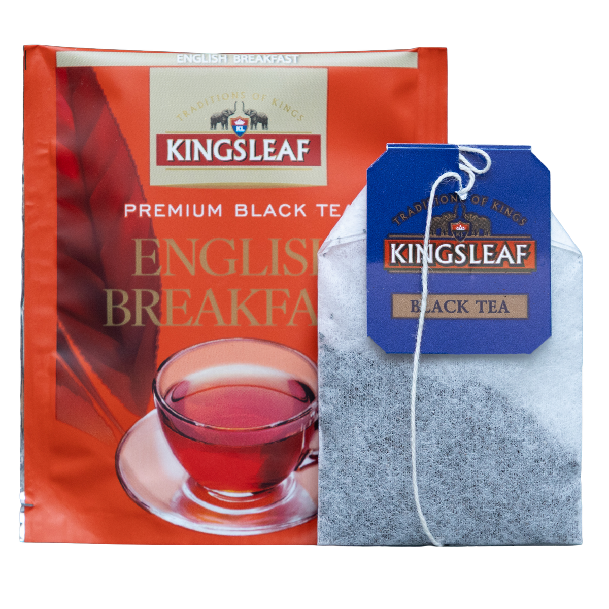 Saszetka herbaty Kingsleaf English Breakfast z niebieską zawieszką i czerwoną kopertą z logo producenta.