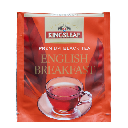 Herbata czarna Kingsleaf English Breakfast w czerwonej kopercie z logo marki, złotym napisem i filiżanką naparu.