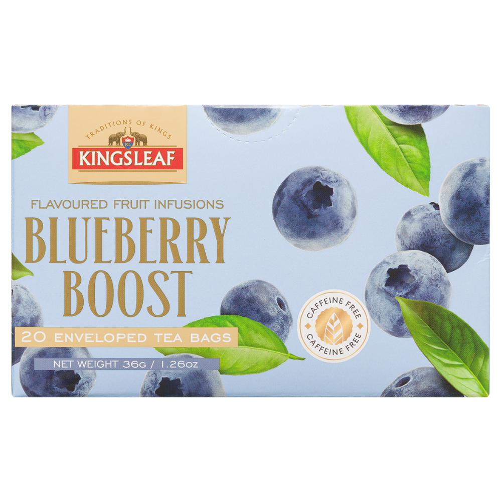 Poziome opakowanie naparu owocowego Kingsleaf Blueberry Boost 20 saszetek 36 g z borówkami, zielonymi liśćmi i oznaczeniem bez kofeiny