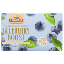 Poziome opakowanie naparu owocowego Kingsleaf Blueberry Boost 20 saszetek 36 g z borówkami, zielonymi liśćmi i oznaczeniem bez kofeiny