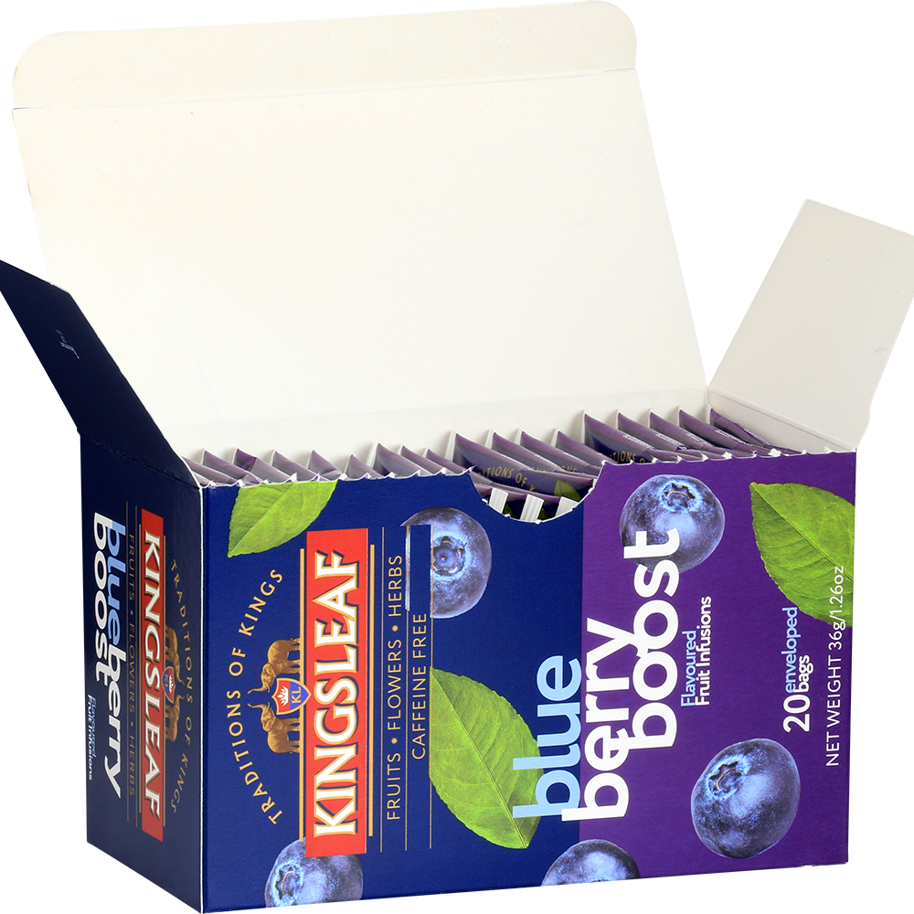 Otwarte pudełko herbaty Kingsleaf Blueberry Boost z widocznymi saszetkami – aromatyczna herbata owocowa z jagodami.