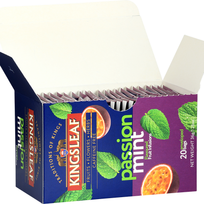 Otwarte pudełko herbaty Kingsleaf Passion Mint z widocznymi saszetkami – herbata owocowo-ziołowa z marakują i miętą.