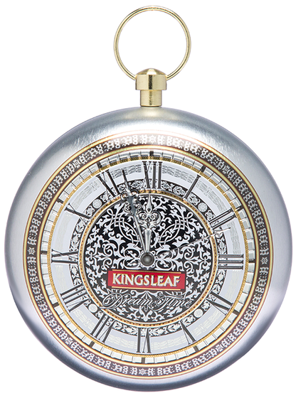 Kingsleaf Dream Time Silver – luksusowa herbata w srebrnym, okrągłym opakowaniu z eleganckim wzorem.