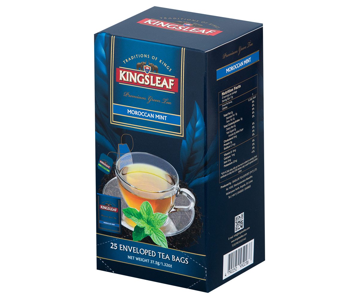 Boczny widok pudełka Kingsleaf Moroccan Mint zielona herbata z miętą w eleganckiej granatowej szacie graficznej.