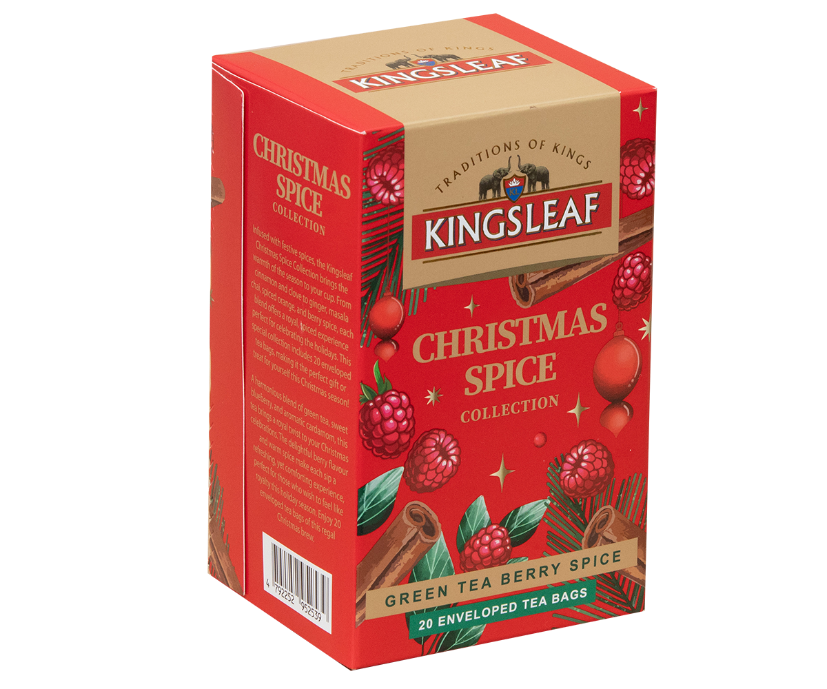 Kartonik Kingsleaf Green Tea Berry Spice zaprezentowany pod kątem z detalami kolekcji Christmas Spice.