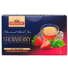 Kingsleaf Strawberry herbata czarna z aromatem truskawkowym, front pudełka z filiżanką naparu, truskawkami i zielonymi liśćmi.