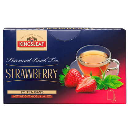 Kingsleaf Strawberry herbata czarna z aromatem truskawkowym, front pudełka z filiżanką naparu, truskawkami i zielonymi liśćmi.