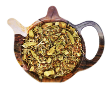 Susz ziołowy Rooibos Smukła Sylwetka z imbirem, yerba mate, lukrecją i kardamonem w czajniczku, mieszanka wspierająca lekkość i energię.