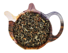 Suszone liście czarnej herbaty Nepal Himalayan Jun Chiyabari w kształcie czajniczka, wysokogórska herbata z Nepalu.