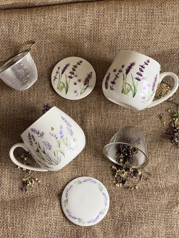 Kubek baryłka Classic Lavender z zaparzaczem i ozdobną pokrywką – pojemność 430 ml.