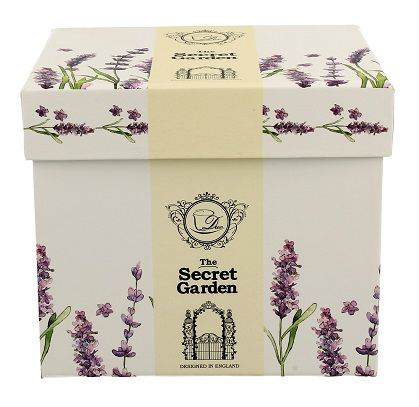 Ozdobne pudełko prezentowe do kubka porcelanowego Classic Lavender – stylowy design z lawendą.