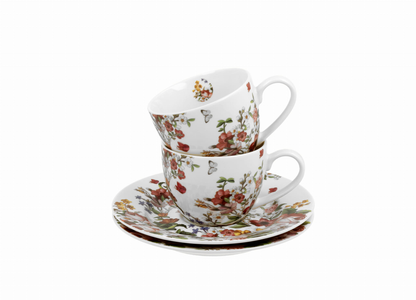 Filiżanki espresso Vintage Flowers White 110 ml ułożone ze spodkami.