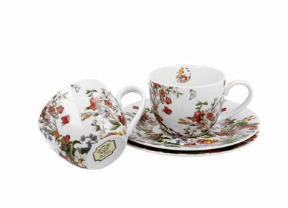 Filiżanki espresso Vintage Flowers White z kwiatowym wzorem, widok z boku.