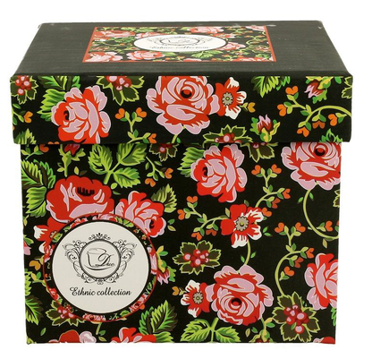 Ozdobne pudełko w krakowski wzór kwiatowy do kubka porcelanowego baryłka z zaparzaczem.