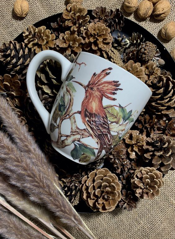 Kubek XXL z dudkiem – widok z przodu, ozdobny wzór z gałęziami i liśćmi.