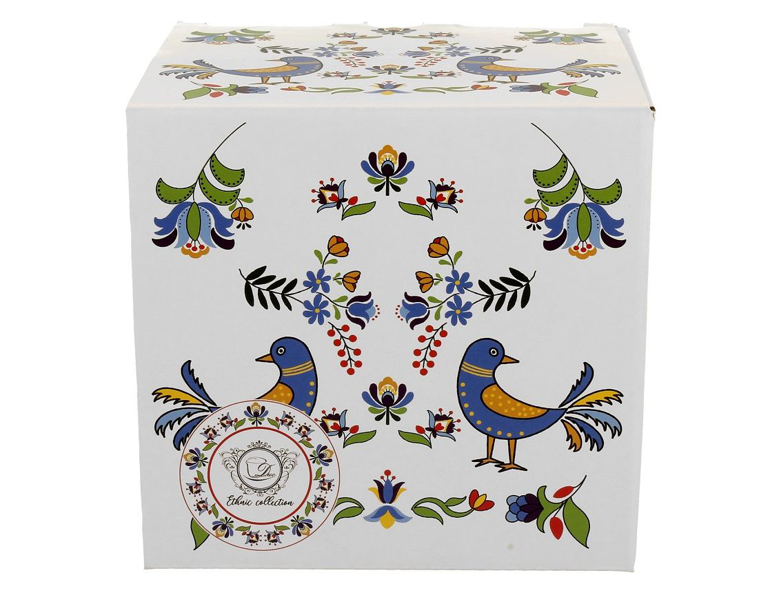 Ozdobne pudełko z kaszubskim motywem ptaszków i kwiatów.