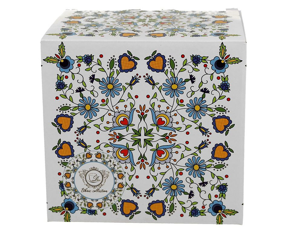Pudełko z kaszubskim wzorem w kolorach niebieskim, zielonym i pomarańczowym.