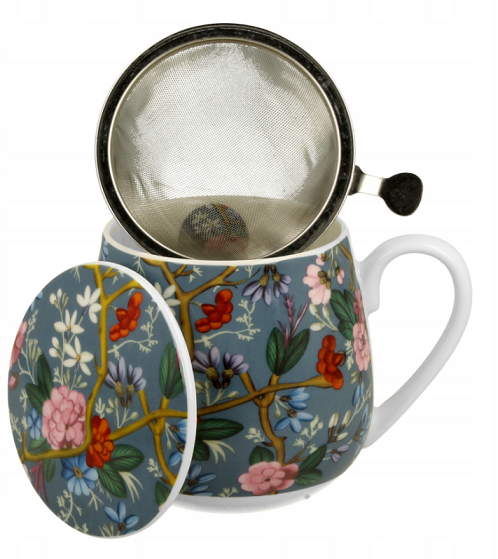 Elegancki kubek porcelanowy Blue W. Kilburn 430 ml z pokrywką w kwiatowy wzór i zaparzaczem.
