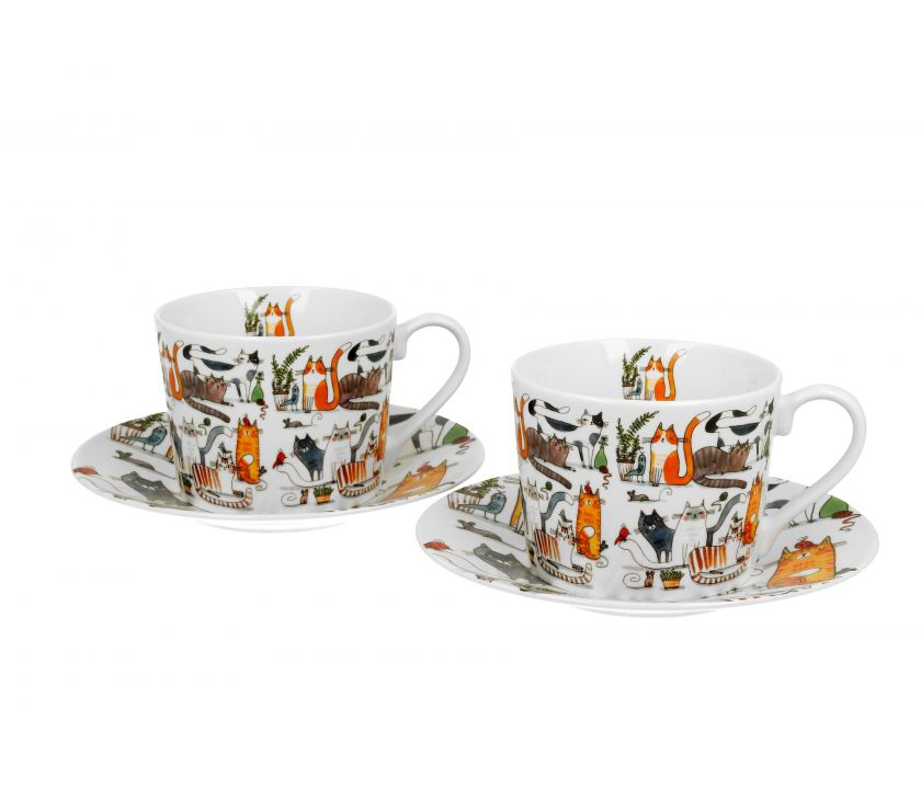 Dwie porcelanowe filiżanki ze spodkami w zabawny wzór kotów.
