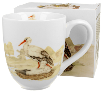 Kubek porcelanowy Bociany 1000 ml zaprezentowany obok ozdobnego pudełka