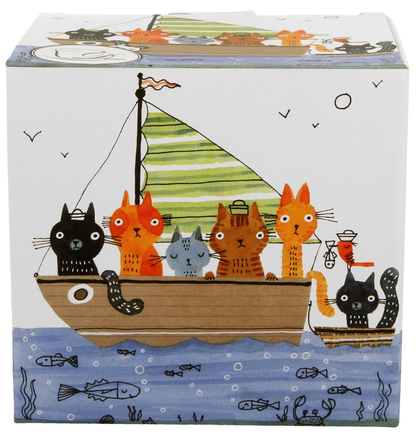 Ozdobne pudełko z motywem kotów marynarzy – kubek baryłka porcelanowy 430 ml.