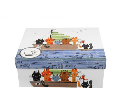 Pudełko prezentowe z motywem kotów marynarzy na żaglówce.