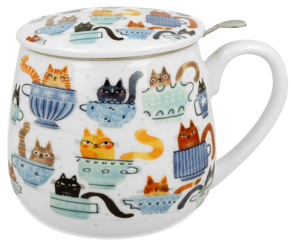 Kubek baryłka Koty w Filiżankach z pokrywką, dekorowany kotami w filiżankach na białym tle.