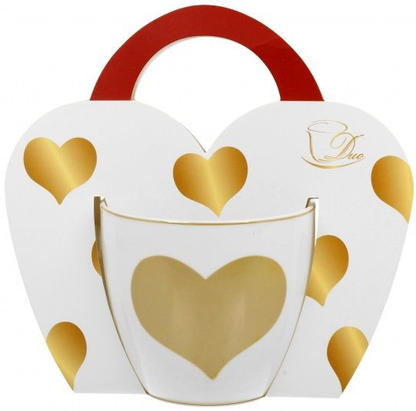Kubek porcelanowy Złote Serce 460 ml w ozdobnym koszyczku w kształcie serca.