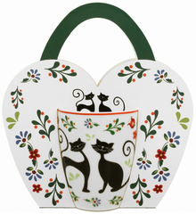 Kubek porcelanowy Kotny Etno w ozdobnym koszyczku z motywem kwiatów
