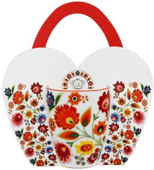 Kubek porcelanowy Łowicz w ozdobnym koszyczku prezentowym.