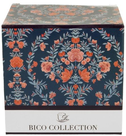 Kubek porcelanowy Manu Blue 650 ml w ozdobnym pudełku z kwiatowym wzorem – elegancki design.