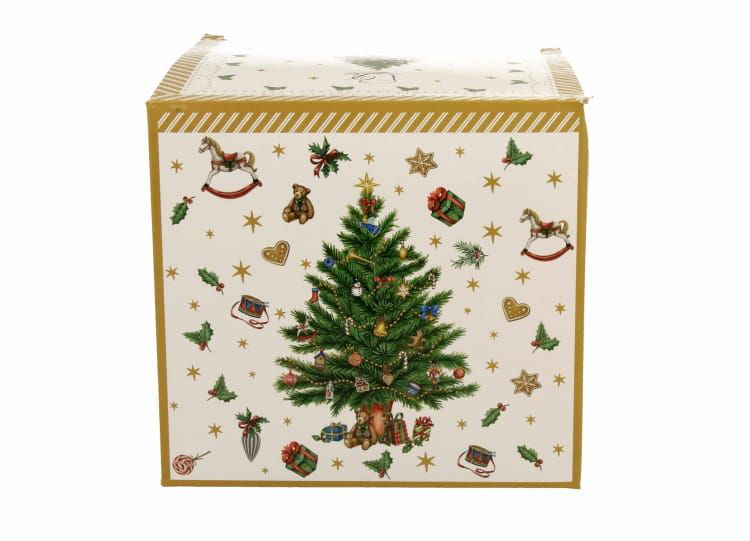 Opakowanie porcelanowego zestawu Christmas Tree ozdobione motywem choinki i prezentów.