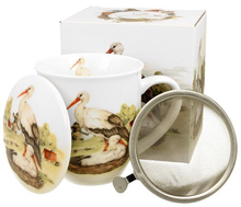 Kubek z zaparzaczem Ptasi Świat Bociany 400 ml, porcelana New Bone China, z realistycznym motywem bocianów.