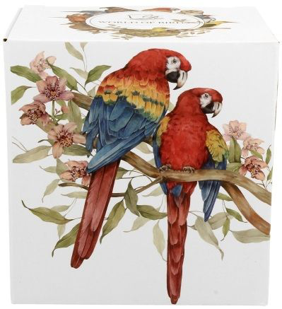 Ilustracja dwóch papug ara siedzących na gałęzi na bocznej ściance pudełka.